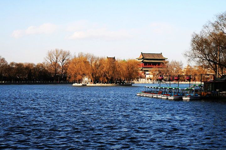 【一家一团】北京、双飞5天*冬游紫禁城*古北水镇叹温泉*探秘恭王府*后海八爷带您胡同游*品朝阳杂技<一家专享京城游,4人成团,北京往返>
