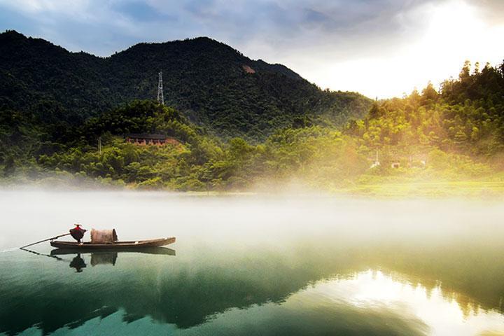 【典·休闲】湖南、郴州、莽山温泉、高铁3天＊乐游＊摄影胜地高椅岭＊莽山天台山＊东江湖白廊乡＜莽山升级入住森林温泉酒店，含无限次温泉＞