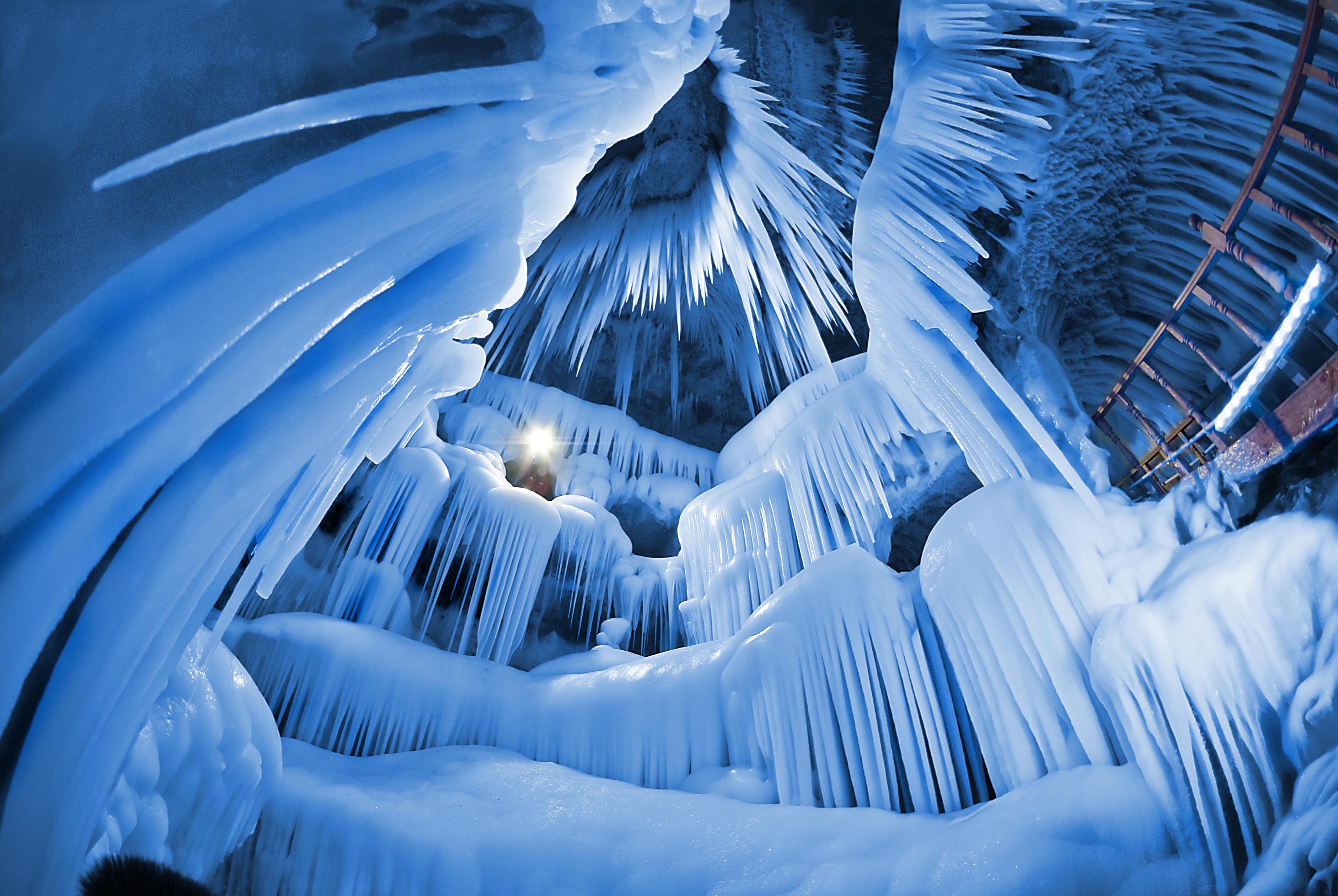 千年寒冰洞图片