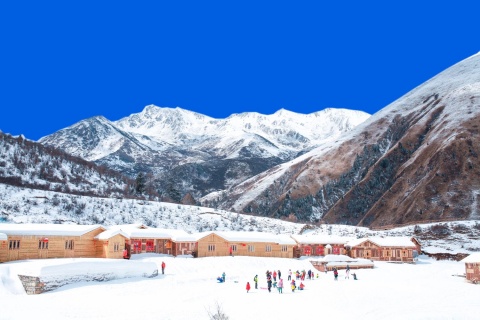 【典·深度】四川阿坝、成都双飞6天＊九寨沟水景之王＊鹧鸪山2小时体验滑雪＊三星堆新馆＊乐游＜成都2晚升级超豪华酒店，川菜博物馆，宽窄巷子＞