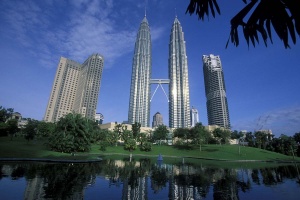 【典·博览】经典新加坡、马来西亚5／6天＊超值全赏＜双国标志景点，巧克力DIY制作，黑风洞＋南方蒙地卡罗，幻彩生辉水幕表演，全程豪华酒店＞