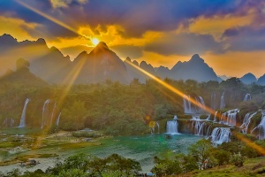 【颂·深度】广西崇左、靖西动车4天＊德天跨国瀑布＊明仕田园＊靖西鹅泉＊古龙山大峡谷＊太平古城＜安心纯玩，两晚入住当地超豪华酒店＞