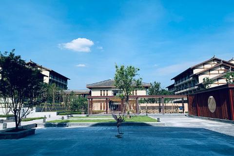 【典·休闲】贵州铜仁、镇远、凯里动车4天＊世界自然遗产梵净山、西江千户苗寨＊镇远古城、入住古城内＊1晚升级超豪华度假酒店＜慢享温汤时光＞