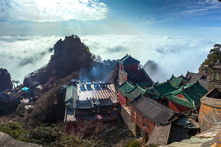 三峡-【典·深度】湖北、神农架、武当山、宜昌、双飞5天＊神农杜鹃冰美人＊金顶诵经祈福＊神农祭坛＊三峡大坝＊水上公路＜神农架吊锅宴，一晚升级超豪华酒店，指定排期直飞神农＞