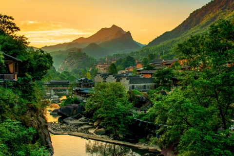 【畅玩·一家一团】南昌、婺女洲度假区、婺源、望仙谷、高铁6天＊庐山春色＊篁岭鲜花小镇＊三清山＊滕王阁＊景德镇御窑博物馆＜住庐山山上＋婺女洲景区内，精选豪华酒店，含遇见婺源演出＞