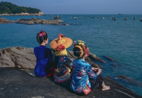 【福见冬日·暖汤秘境】福建、福州、屏南、永泰、霞浦双动4天＊东壁日落＊杨家溪榕枫＊海上仙都太姥山＊四坪村红柿季＊三坊七巷＜升级一晚超豪华温泉度假村，佛跳墙，滋补药膳宴＞
