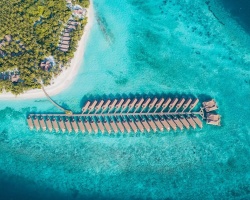 【自由行】馬爾代夫7天＊伊露島一價全包＊2晚豪華沙灘別墅＋2晚水上別墅＊中文服務＊水上飛機上島＊廣州往返或香港直飛＊等待確認＜無限量冰淇淋，餐廳三道式午餐，日落海豚巡游＞